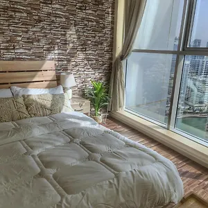 Homestay Green Sky Holiday With Shared Kitchen And Lounge, Dubai
